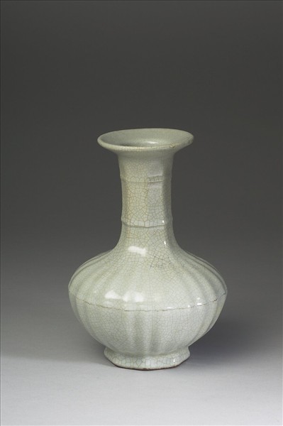 青瓷八方盤口長頸瓶
