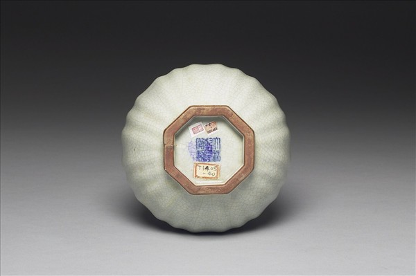 青瓷八方盤口長頸瓶