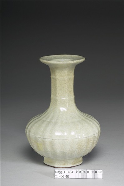 青瓷八方盤口長頸瓶