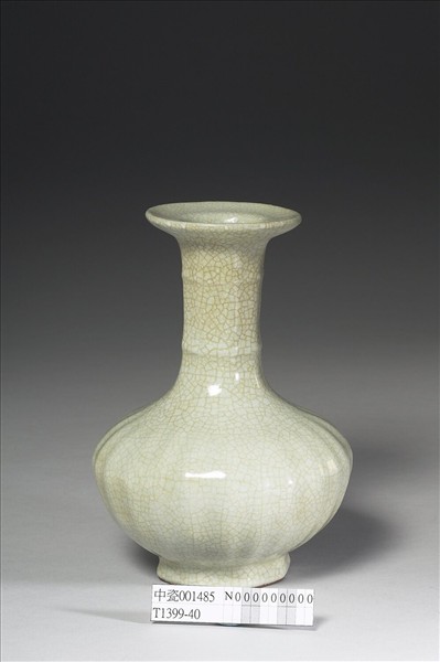 青瓷八方盤口長頸瓶