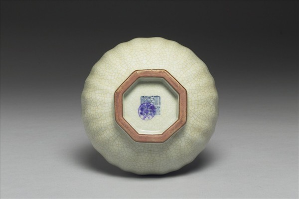 青瓷八方盤口長頸瓶