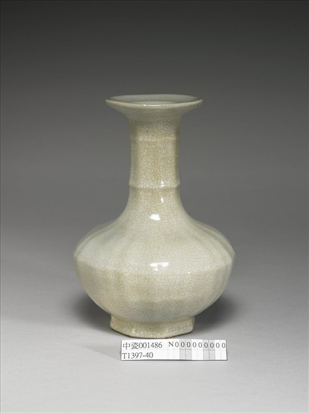 青瓷八方盤口長頸瓶