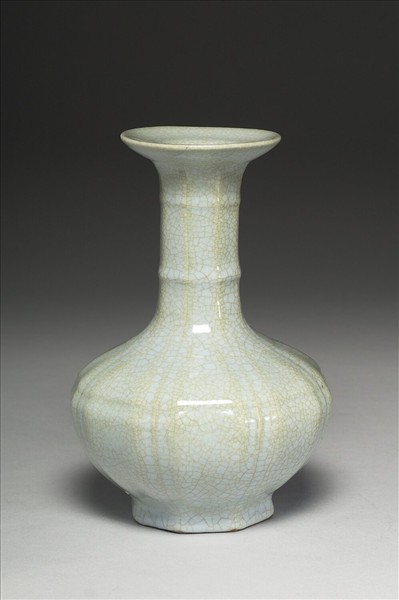 青瓷八方盤口長頸瓶