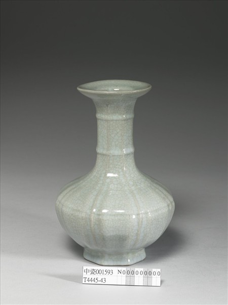 青瓷八方盤口長頸瓶