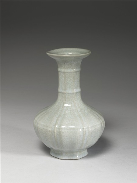 青瓷八方盤口長頸瓶