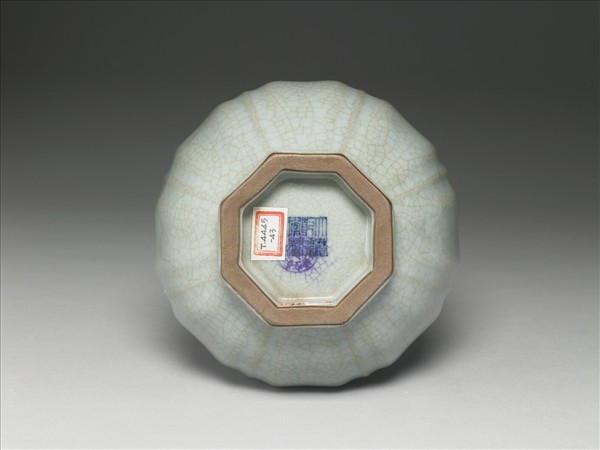 青瓷八方盤口長頸瓶