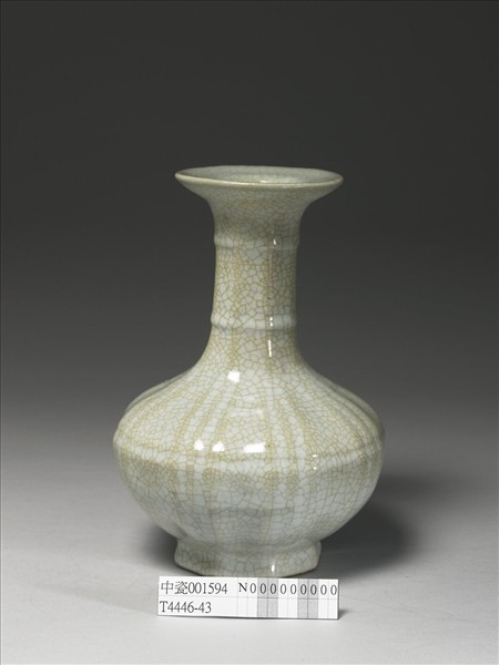 青瓷八方盤口長頸瓶