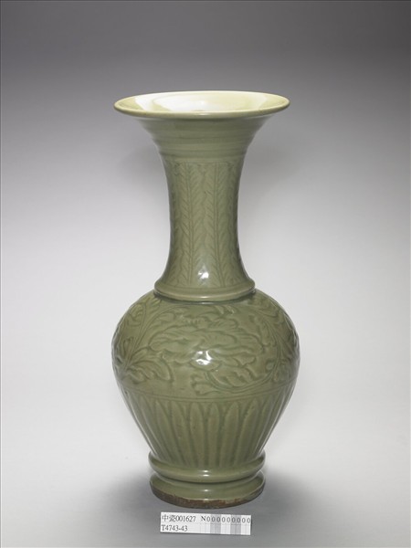 龍泉窯 青瓷劃花牡丹紋鳳尾瓶