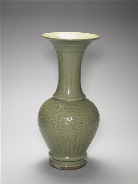 龍泉窯 青瓷劃花牡丹紋鳳尾瓶