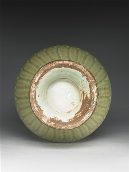 龍泉窯 青瓷劃花牡丹紋鳳尾瓶