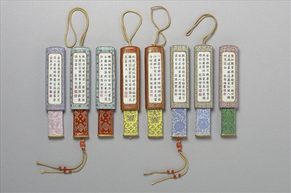 琺瑯彩詩意花卉紋牙籤筒