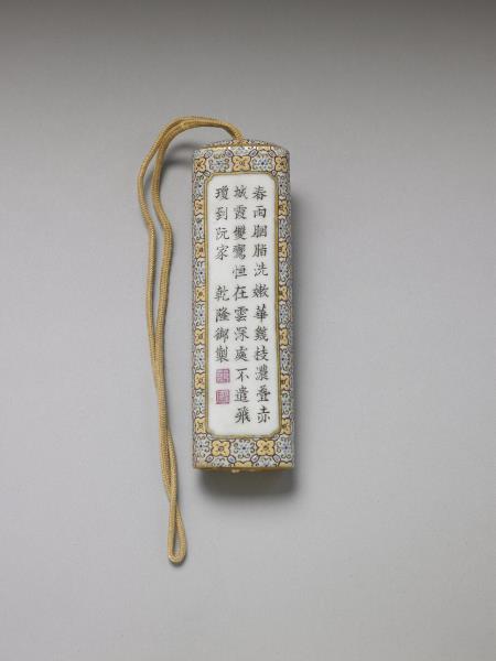 琺瑯彩詩意花卉紋牙籤筒