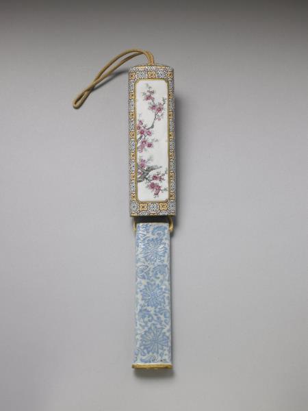 琺瑯彩詩意花卉紋牙籤筒