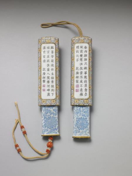 琺瑯彩詩意花卉紋牙籤筒