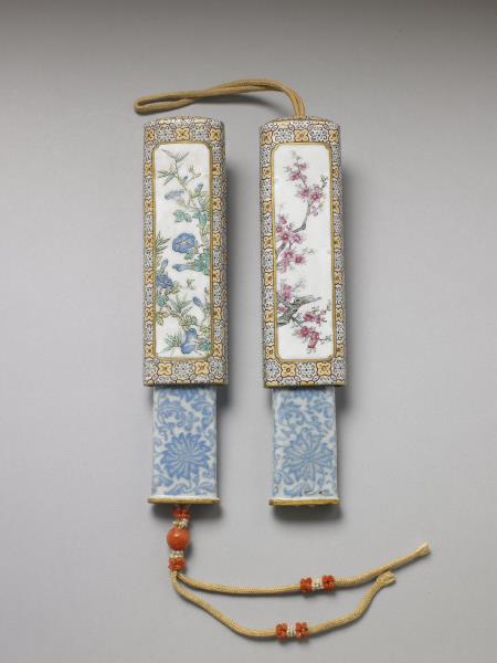 琺瑯彩詩意花卉紋牙籤筒