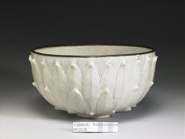 廣窯 白瓷蓮花式洗