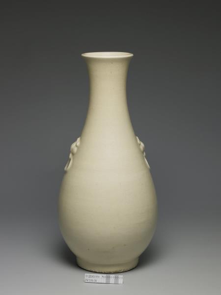 古董邢窑／白釉兽面双耳￼￼￼盖／花瓶￼ 古董邢窑／白釉兽面双耳