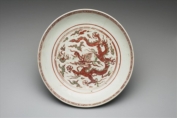 五彩雲龍紋盤