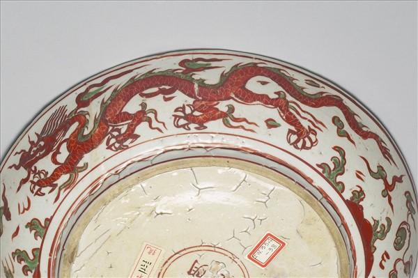 五彩雲龍紋盤