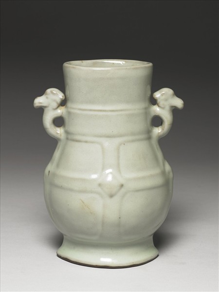 青瓷獸耳壺