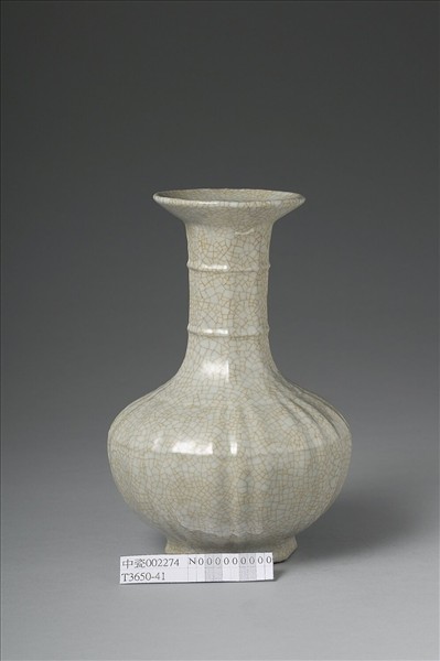 青瓷八方盤口長頸瓶