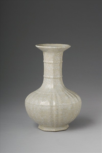 青瓷八方盤口長頸瓶