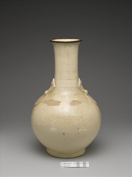 白瓷番蓮紋瓶
