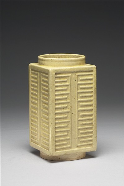 石灣窯 白釉琮式瓶