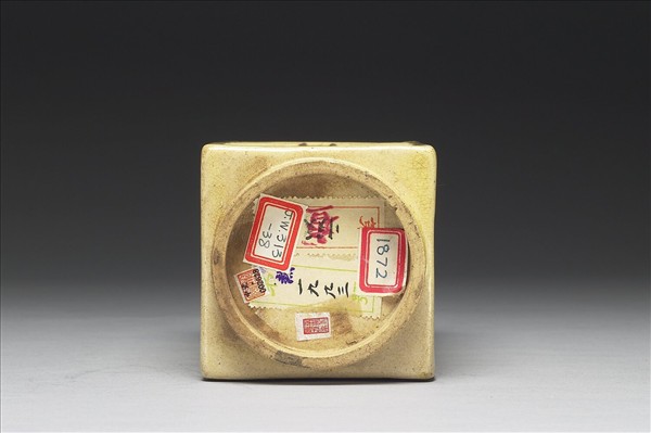 石灣窯 白釉琮式瓶