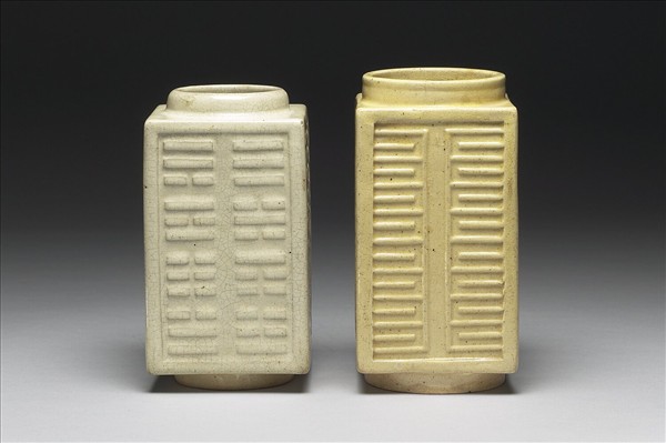 石灣窯 白釉琮式瓶