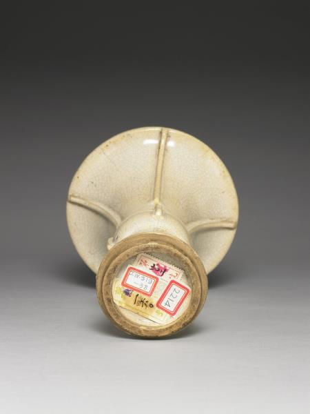 石灣窯 月白釉出戟觚