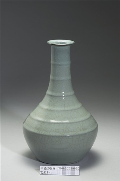 青瓷弦紋瓶