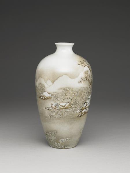 洋彩冬景山水梅瓶