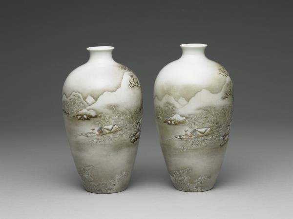 洋彩冬景山水梅瓶