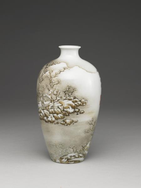 洋彩冬景山水梅瓶