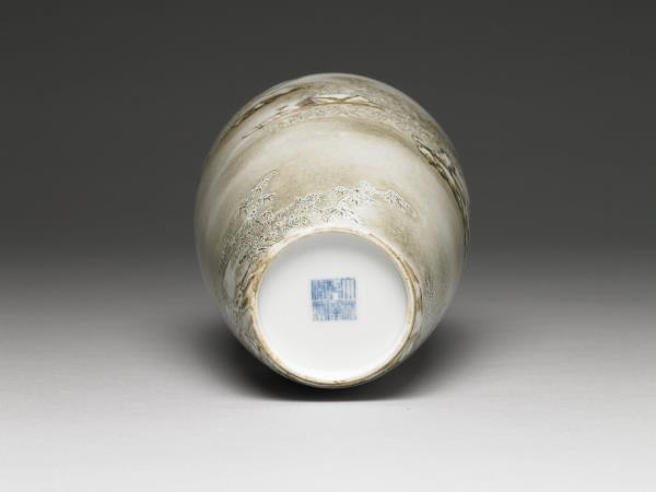 洋彩冬景山水梅瓶