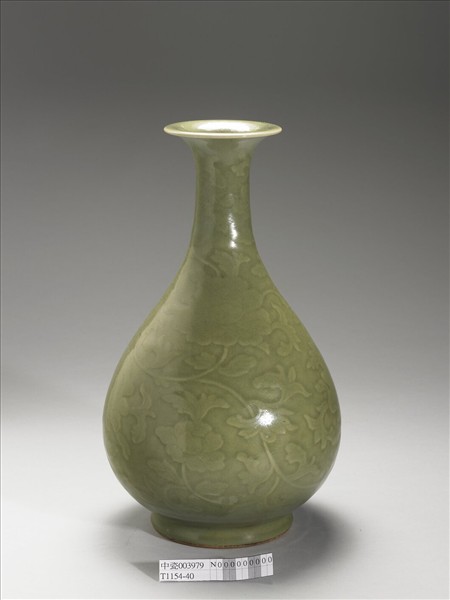 龍泉窯 青瓷拱花花卉紋玉壺春瓶
