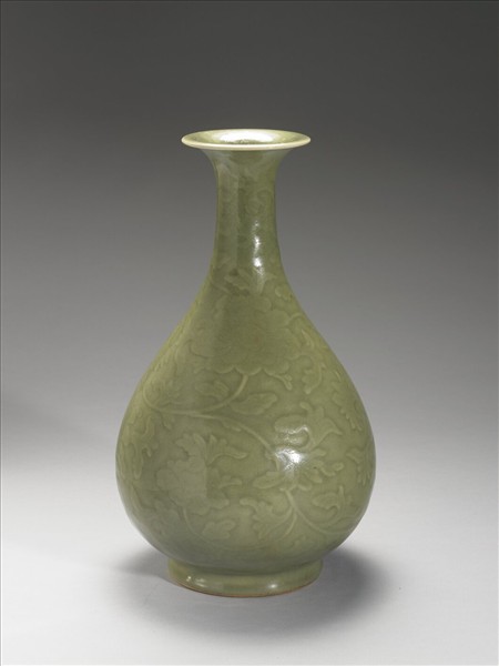 龍泉窯 青瓷拱花花卉紋玉壺春瓶
