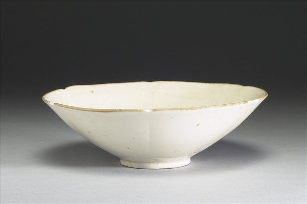 定窯白瓷劃花蓮荷紋碗- 故宮