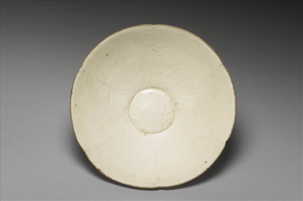 定窯 白瓷劃花蓮荷紋碗