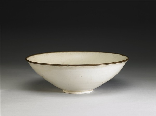 定窯 白瓷劃花蓮荷紋碗