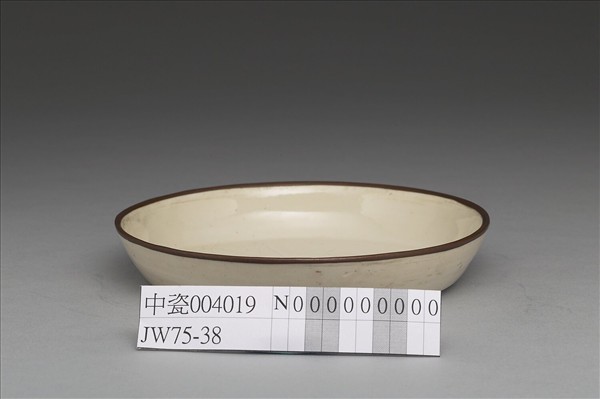 定窯 白瓷劃花蓮荷紋洗