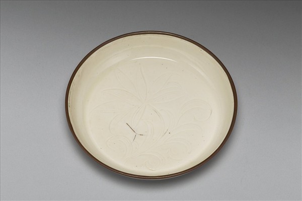 定窯 白瓷劃花蓮荷紋洗