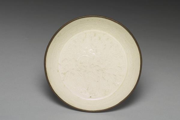 定窯 白瓷印花螭龍盤