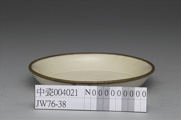 定窯 白瓷劃花蓮荷紋洗