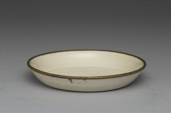 定窯 白瓷劃花蓮荷紋洗