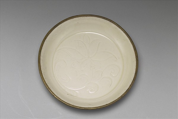 定窯 白瓷劃花蓮荷紋洗