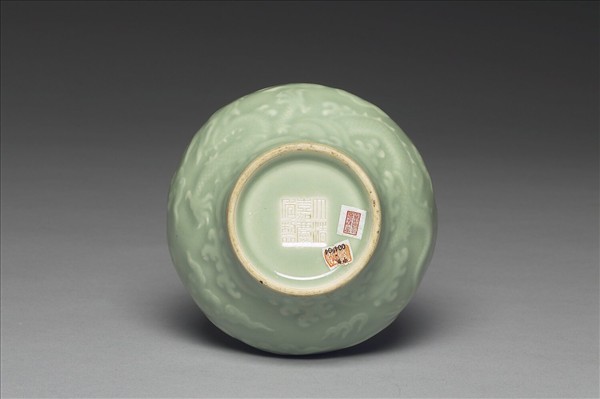 越後民窯? 道八銘 雲龍文染付水注 越後民窯? 道八銘 雲龍文染付水注 越