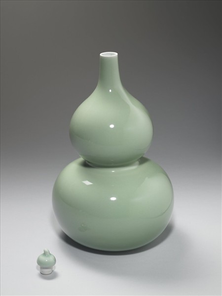 青瓷帶蓋葫蘆瓶