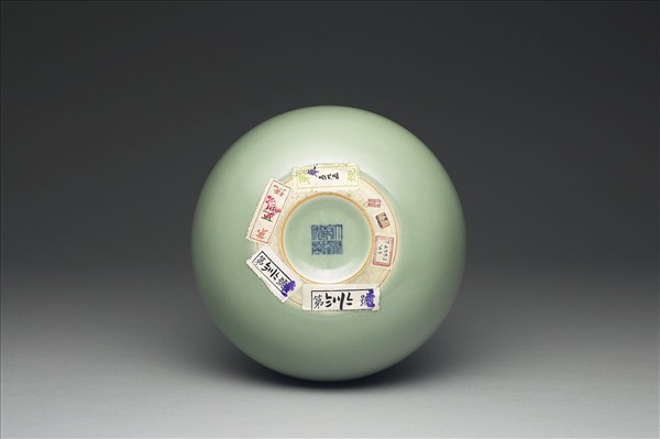 青瓷帶蓋葫蘆瓶